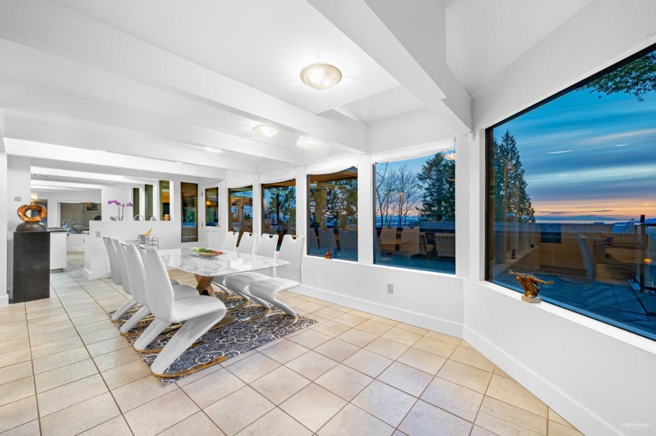 Cypress: Private Bedroom/Bathroom/Office, With Shared Pool, Hot Tub North Vancouver Eksteriør bilde