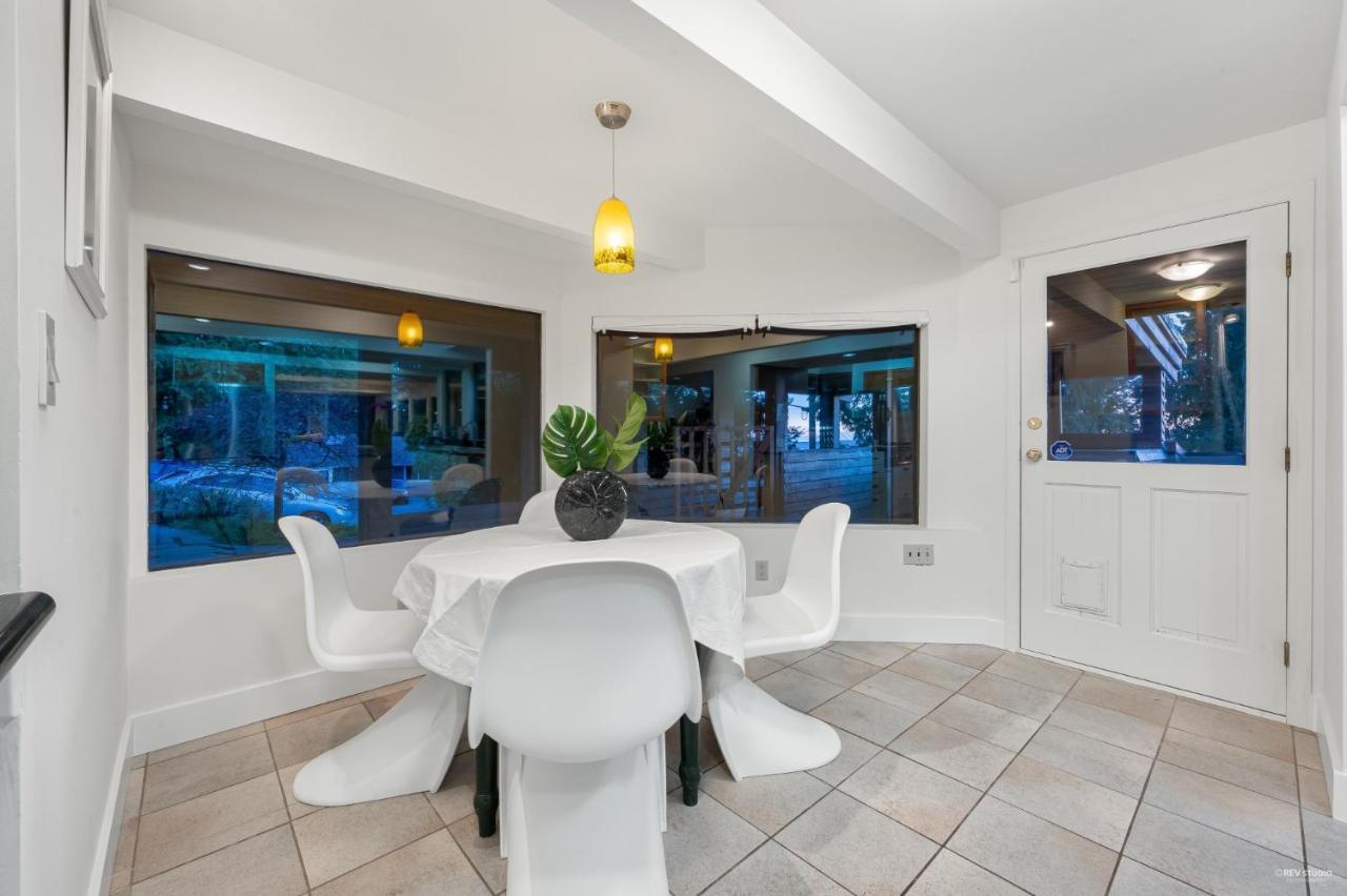 Cypress: Private Bedroom/Bathroom/Office, With Shared Pool, Hot Tub North Vancouver Eksteriør bilde
