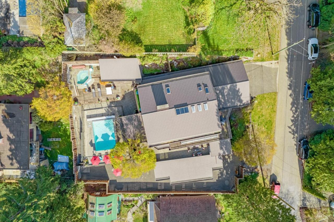 Cypress: Private Bedroom/Bathroom/Office, With Shared Pool, Hot Tub North Vancouver Eksteriør bilde
