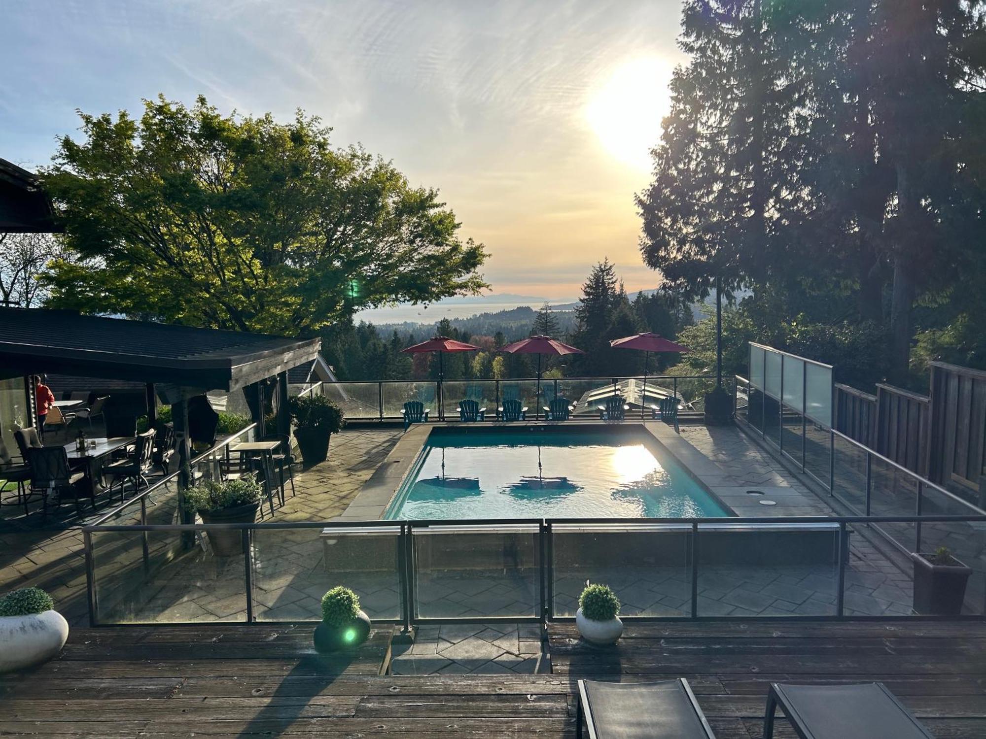 Cypress: Private Bedroom/Bathroom/Office, With Shared Pool, Hot Tub North Vancouver Eksteriør bilde