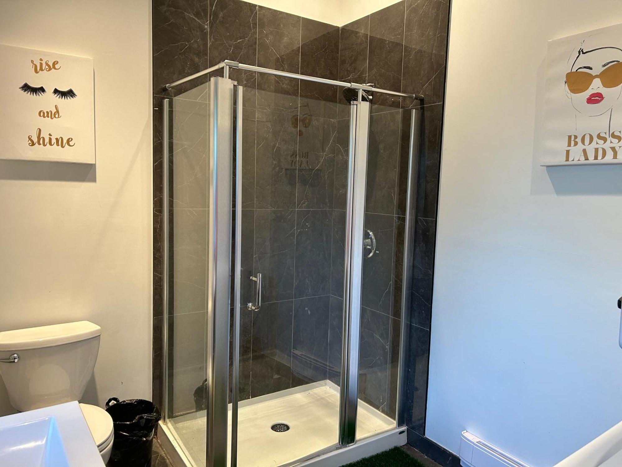 Cypress: Private Bedroom/Bathroom/Office, With Shared Pool, Hot Tub North Vancouver Eksteriør bilde