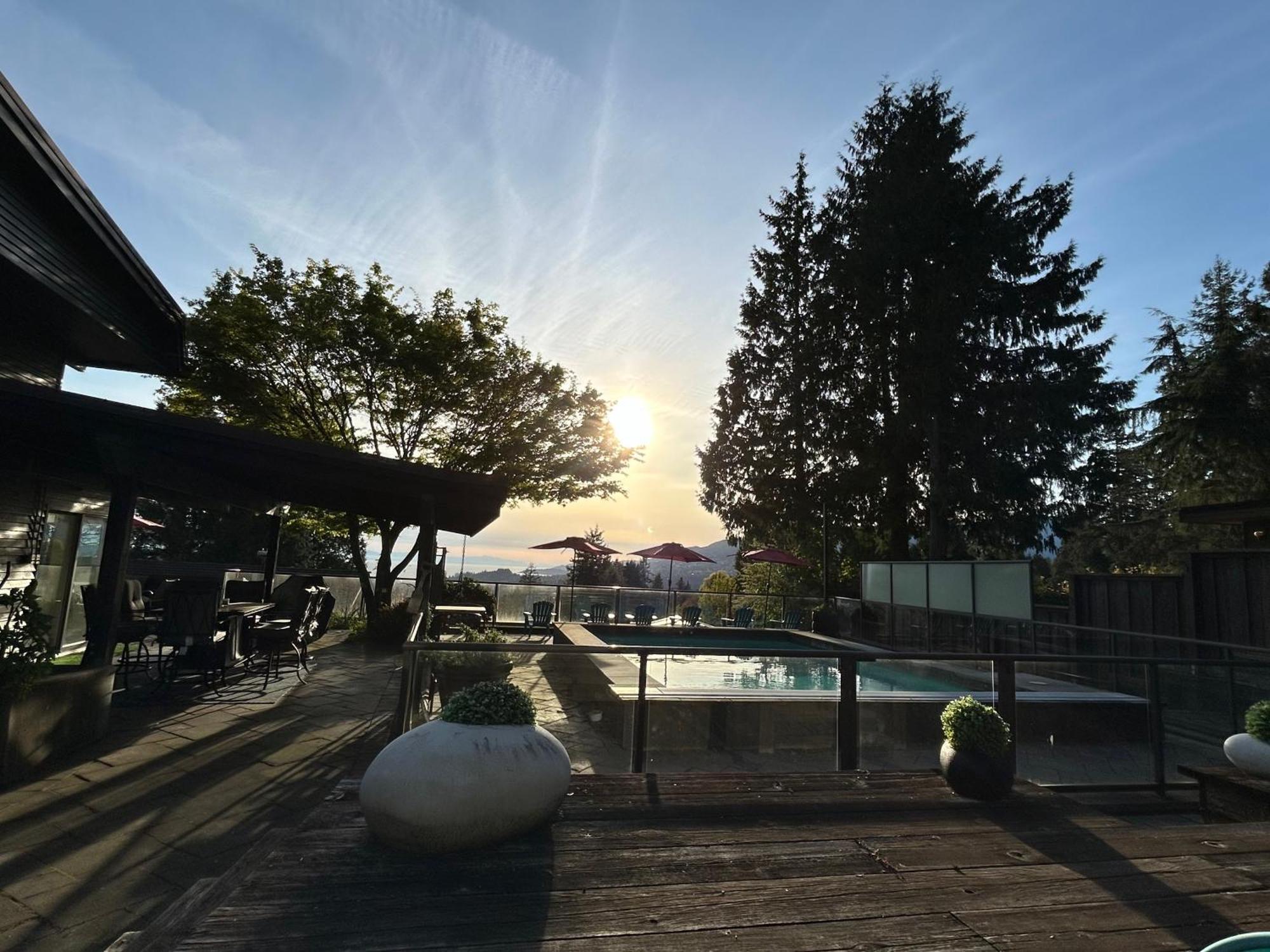 Cypress: Private Bedroom/Bathroom/Office, With Shared Pool, Hot Tub North Vancouver Eksteriør bilde