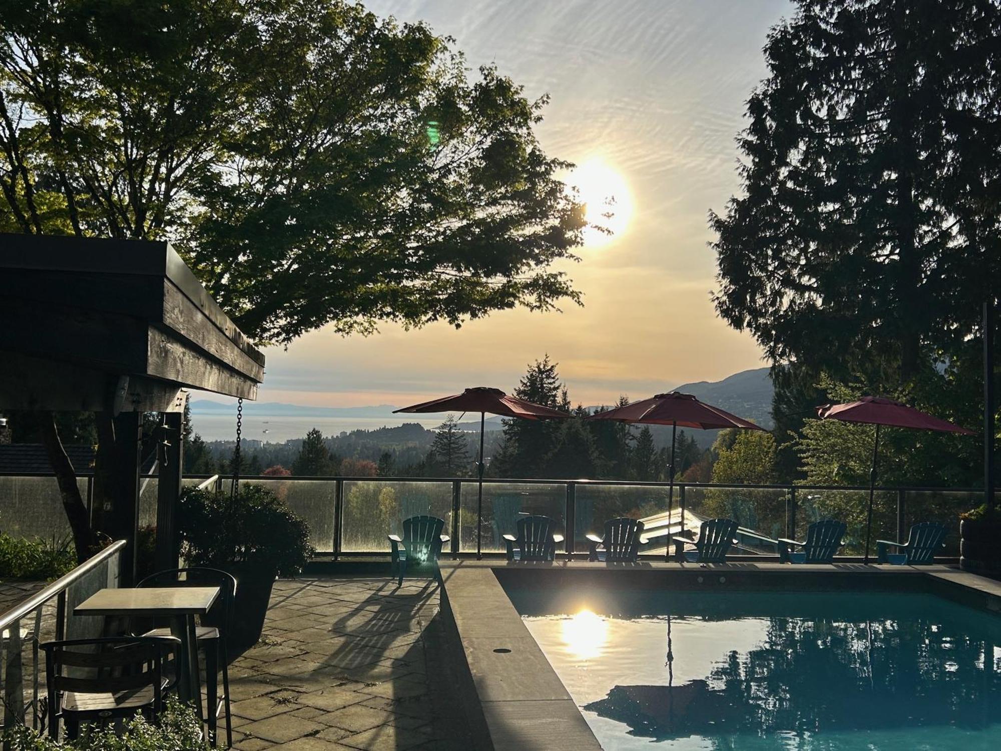 Cypress: Private Bedroom/Bathroom/Office, With Shared Pool, Hot Tub North Vancouver Eksteriør bilde