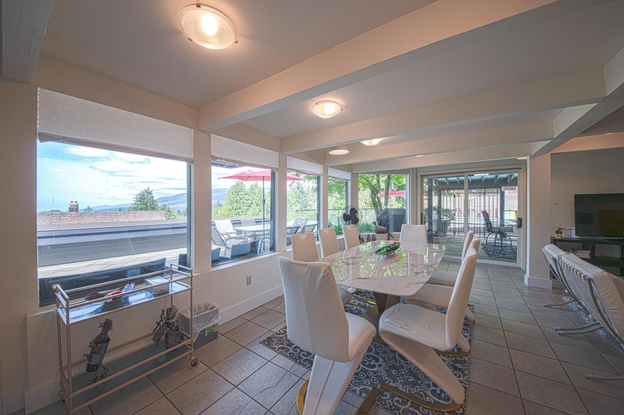 Cypress: Private Bedroom/Bathroom/Office, With Shared Pool, Hot Tub North Vancouver Eksteriør bilde