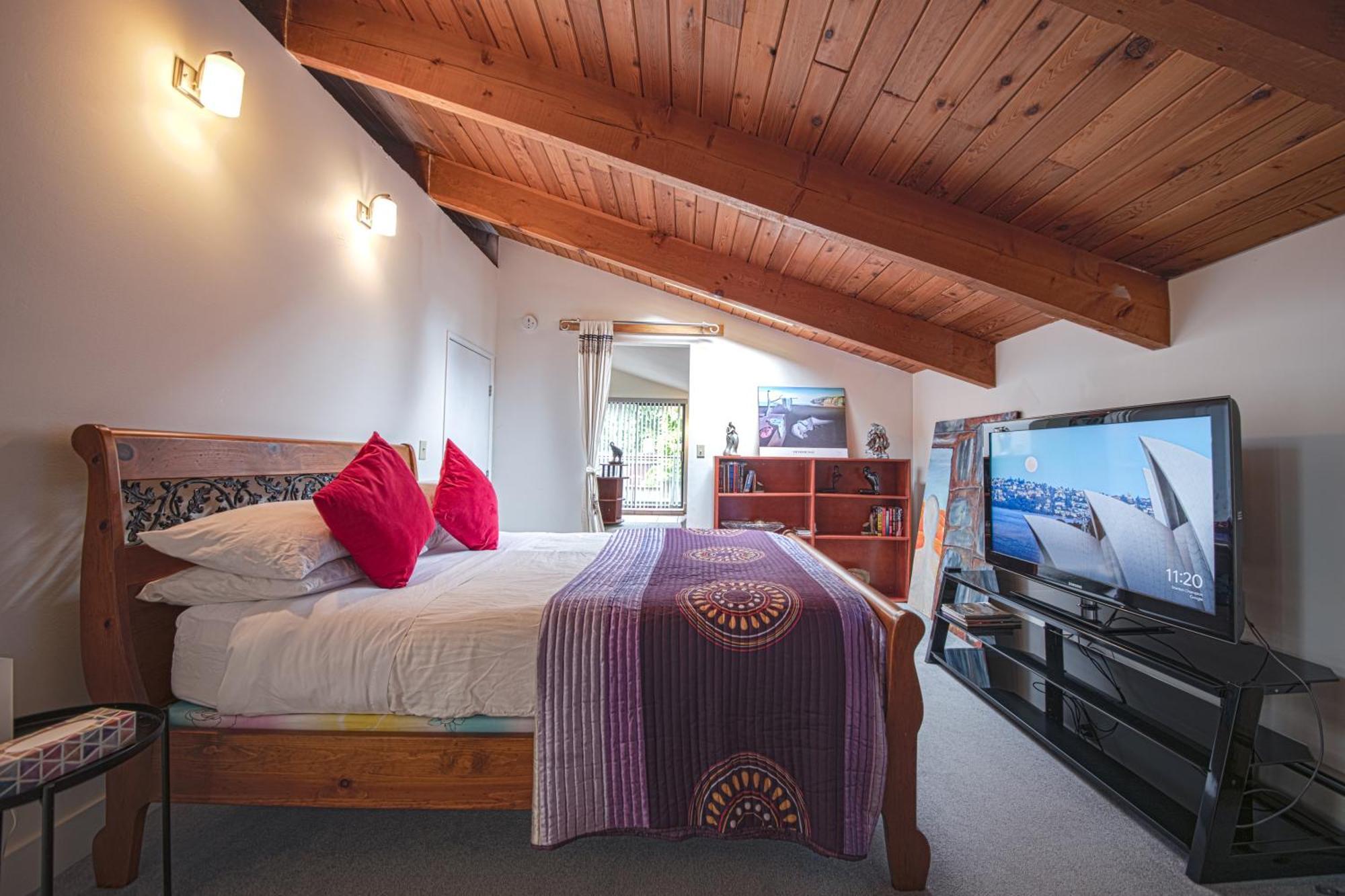 Cypress: Private Bedroom/Bathroom/Office, With Shared Pool, Hot Tub North Vancouver Eksteriør bilde