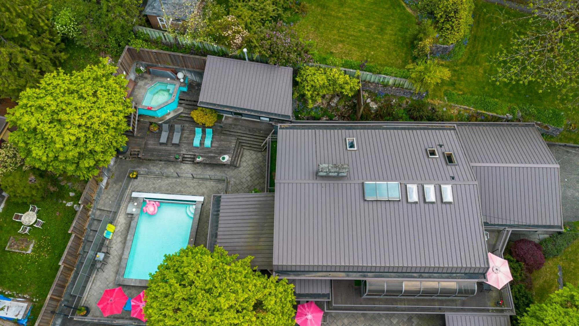 Cypress: Private Bedroom/Bathroom/Office, With Shared Pool, Hot Tub North Vancouver Eksteriør bilde