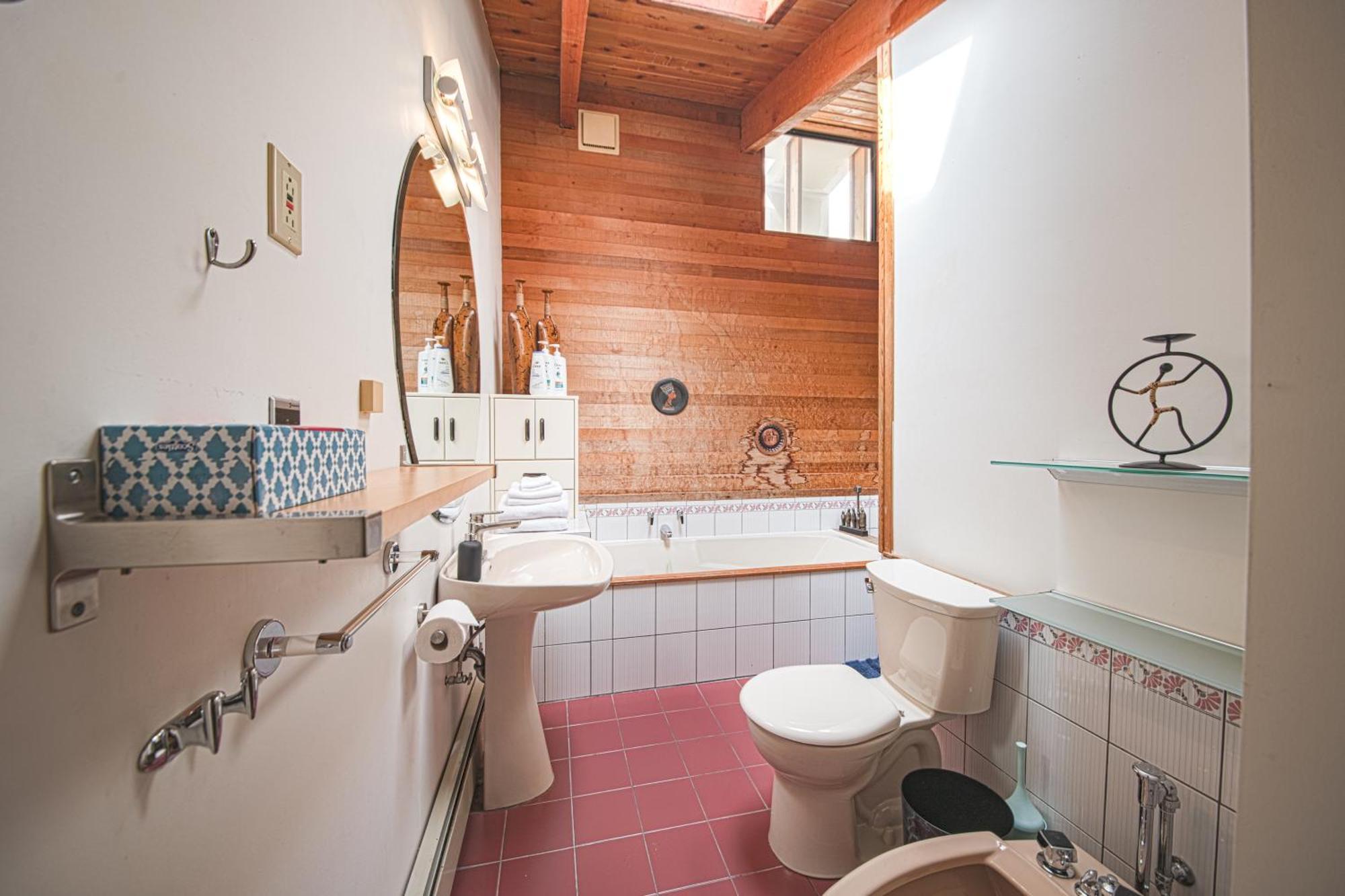 Cypress: Private Bedroom/Bathroom/Office, With Shared Pool, Hot Tub North Vancouver Eksteriør bilde