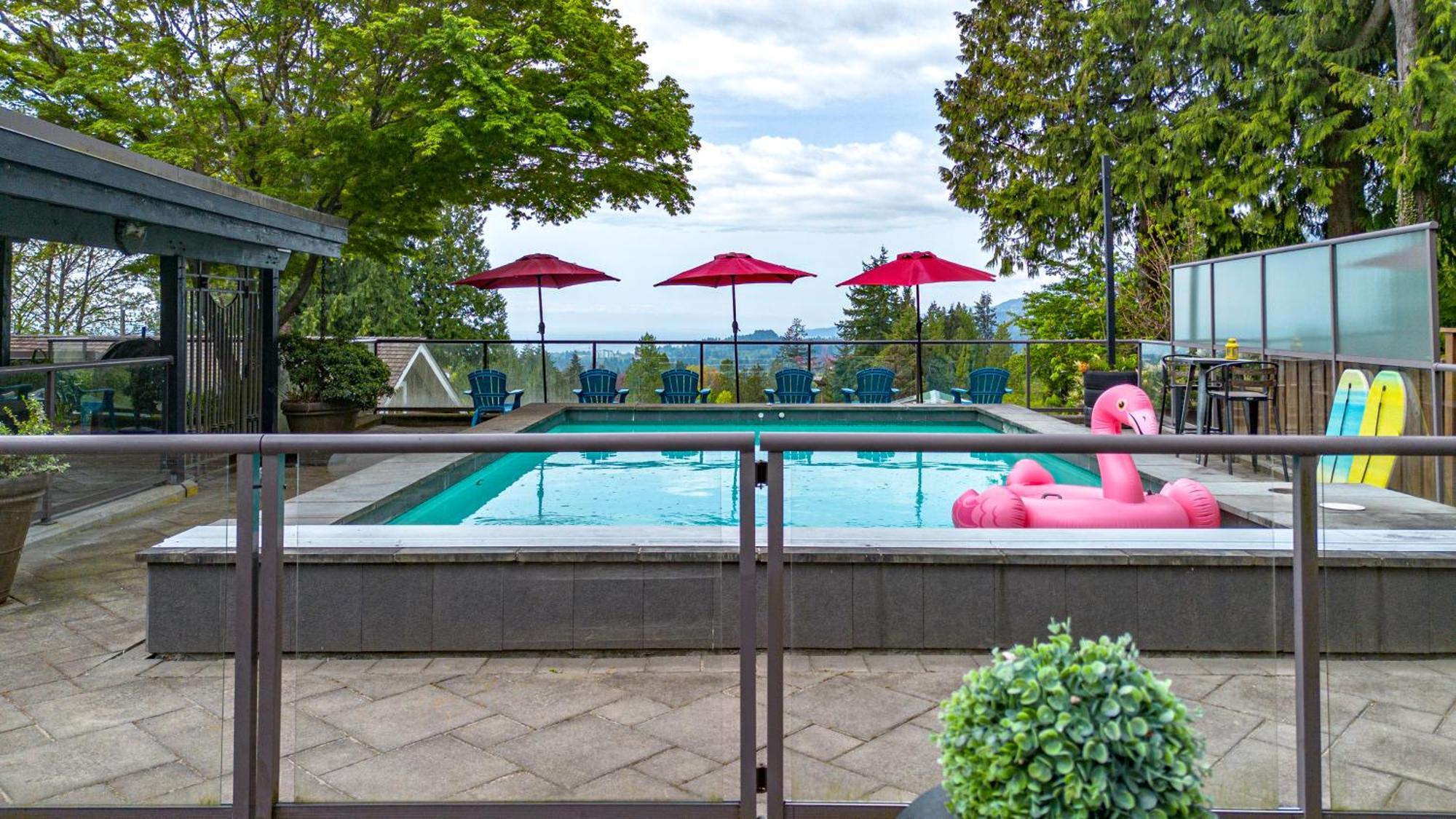 Cypress: Private Bedroom/Bathroom/Office, With Shared Pool, Hot Tub North Vancouver Eksteriør bilde