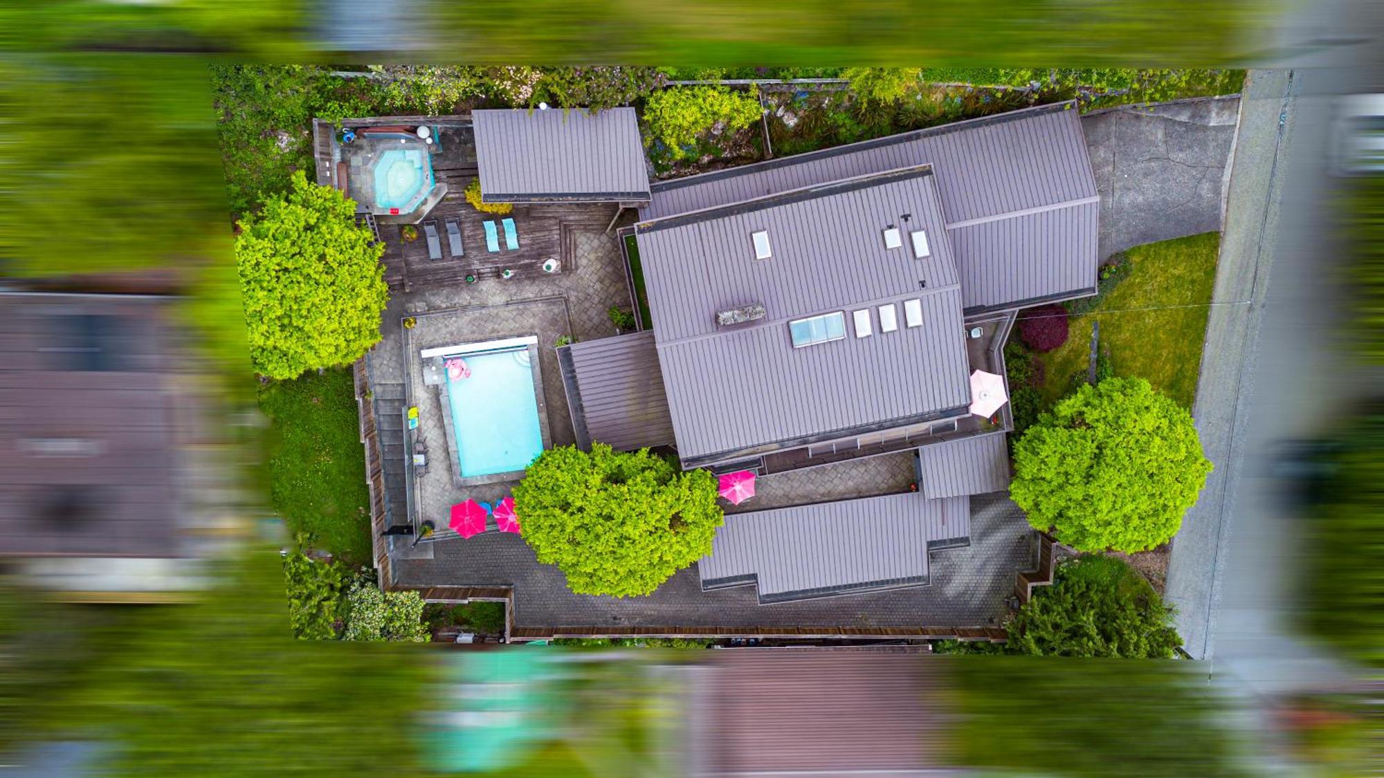 Cypress: Private Bedroom/Bathroom/Office, With Shared Pool, Hot Tub North Vancouver Eksteriør bilde